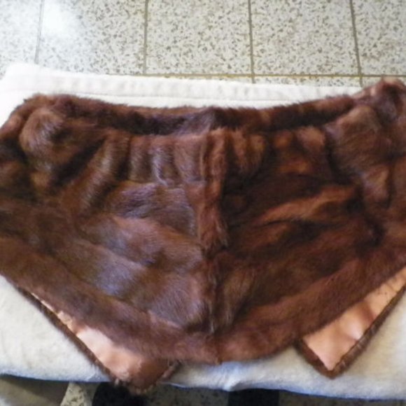 Genuine fur cape - Picture 2 of 3